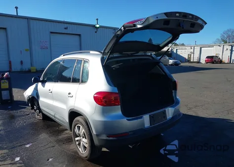 2017 Volkswagen Tiguan 2.0T/2.0T S z USA, uszkodzony, nr VIN WVGAV7AX9HK027199